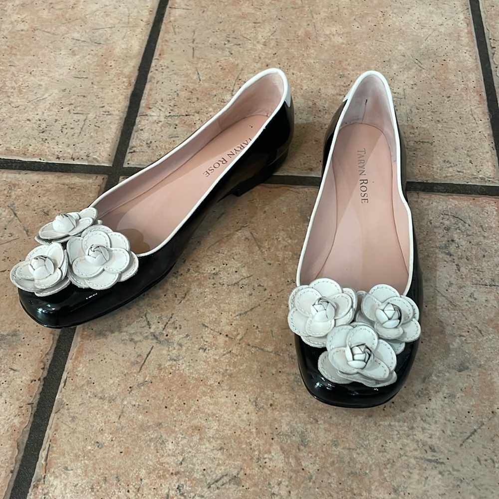 Taryn Rose white flower flats